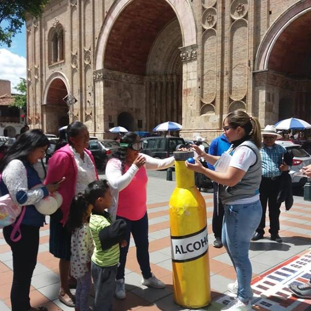 Activación de marca con producto en el centro de Cuenca