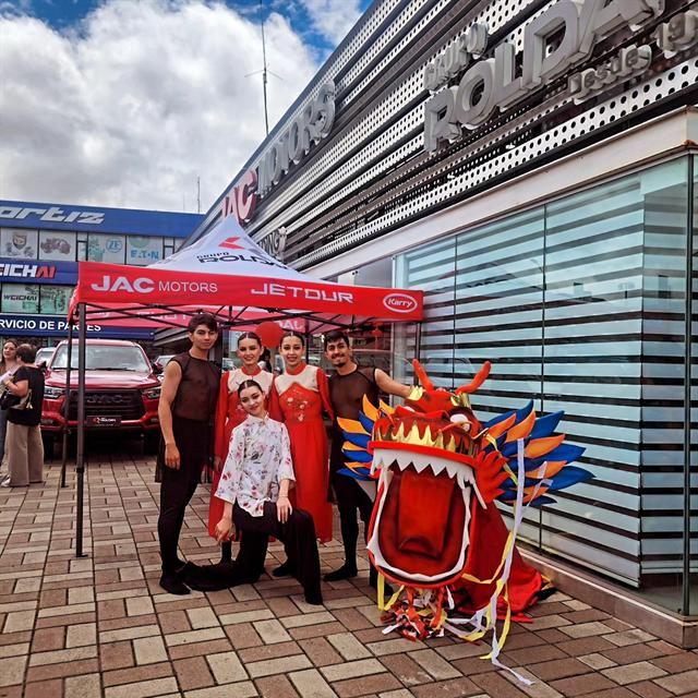 Performance de la fuerza del dragón en un concesionario